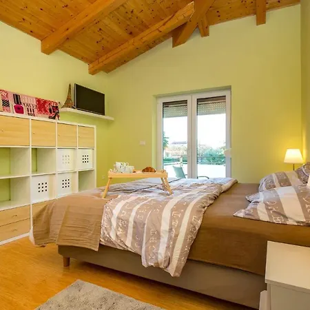 Holiday In Antonci/istrien 39998 Holiday home *