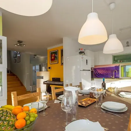 Holiday In Antonci/istrien 39998 Holiday home *